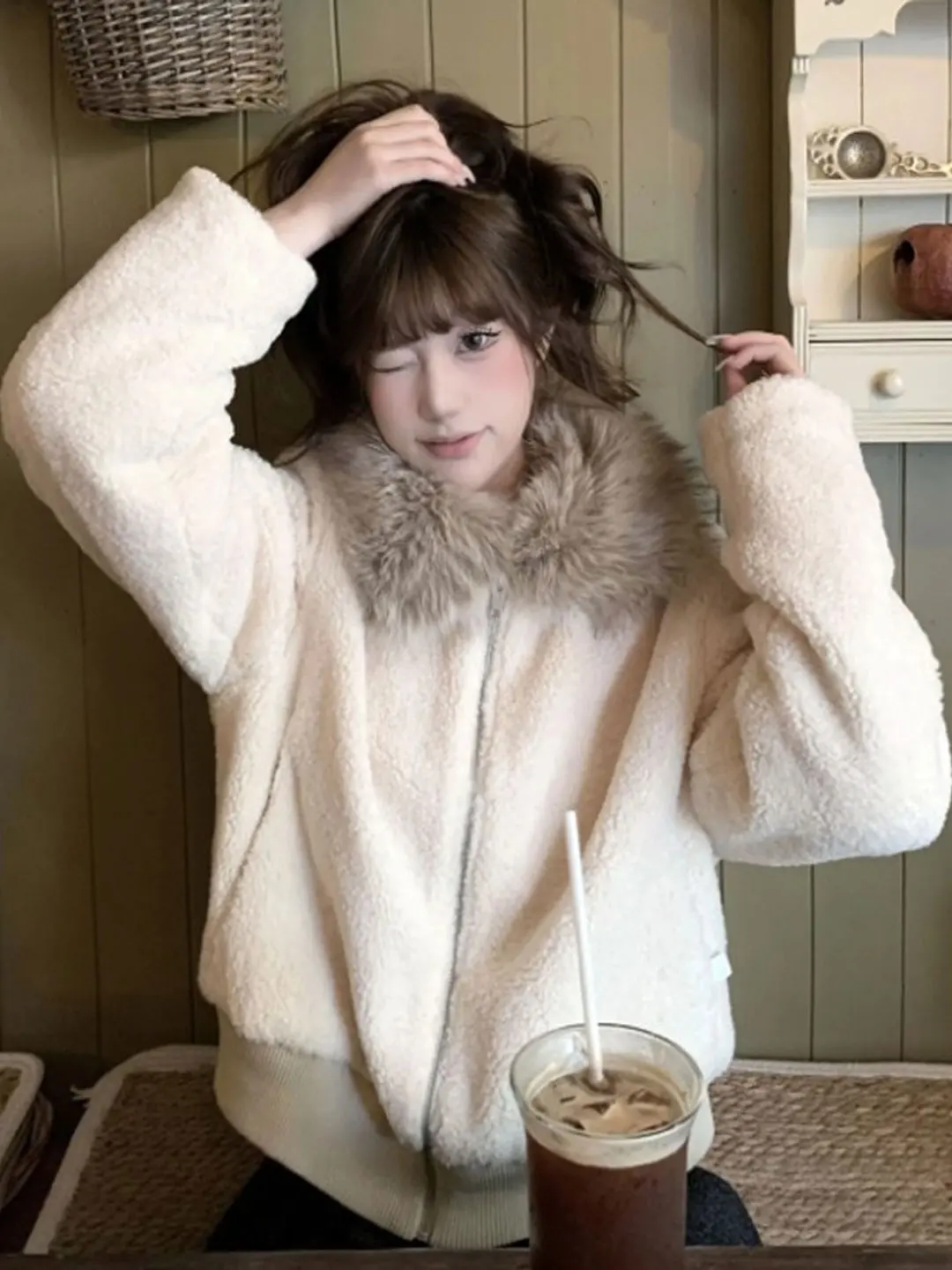 

Korean Sle ort Lamb Fur Jaet Faionable Retro Personali Spring 2026 Women's Outerwear Loose Fit Long Sve Zipper C...
