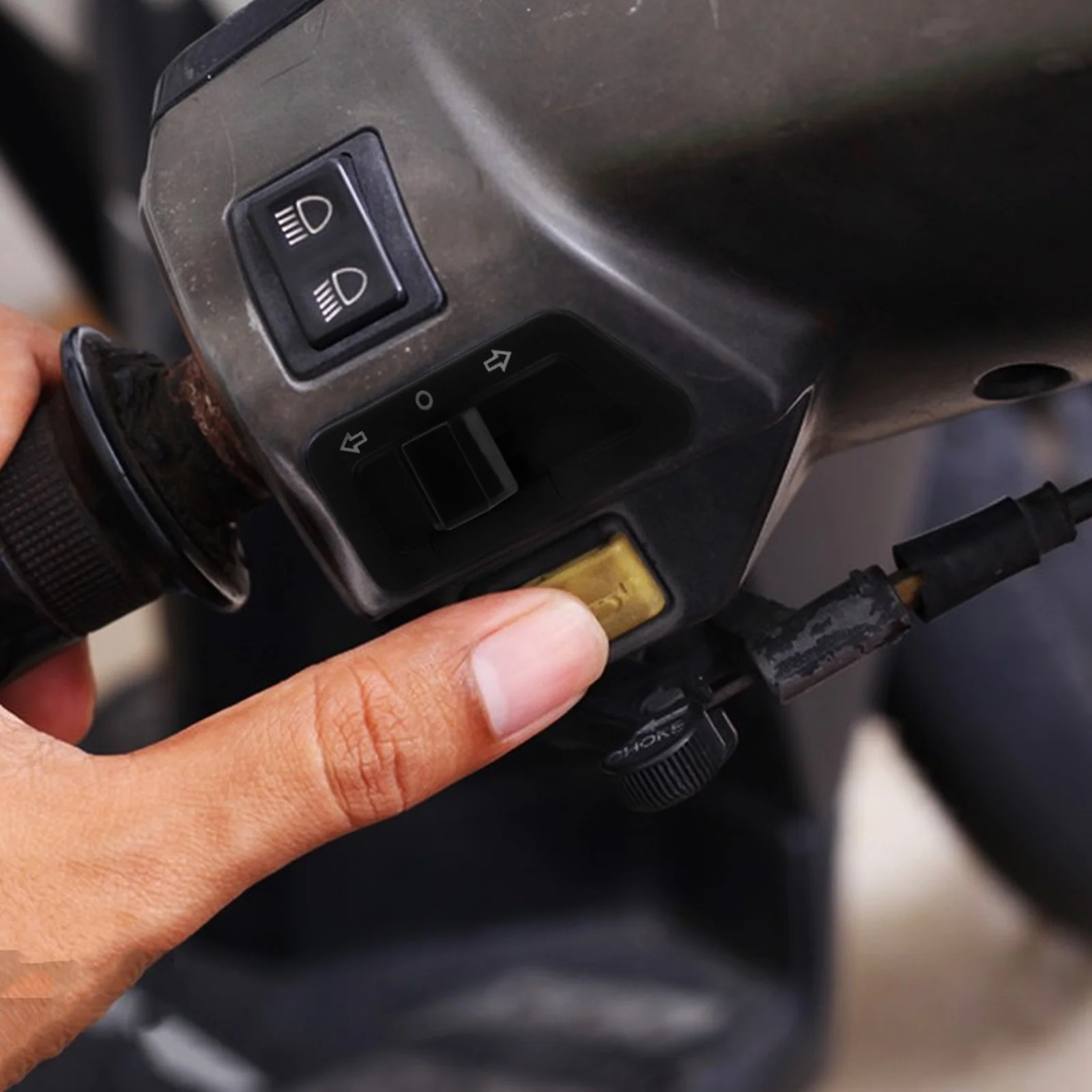 

Motorcycle Turn Signal Switch Reliable Handlebar Mounted Control for Electric Scooter Motorcycle Handlebar Signal Switch