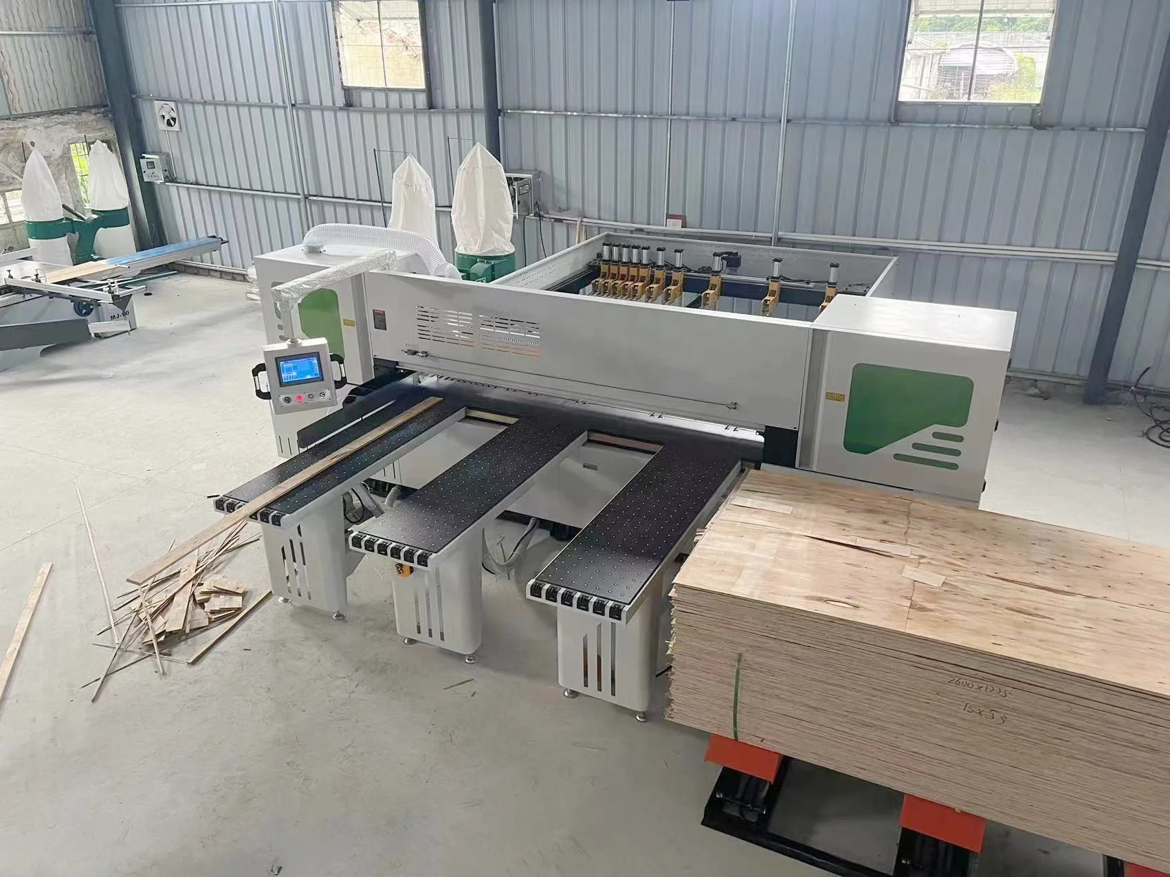 1450mm PLC Automatic Auto Cabinet CNC Computer Woodworking Wood Multiple Reciprocating Panel Circular Cutting Beam Saw Machine