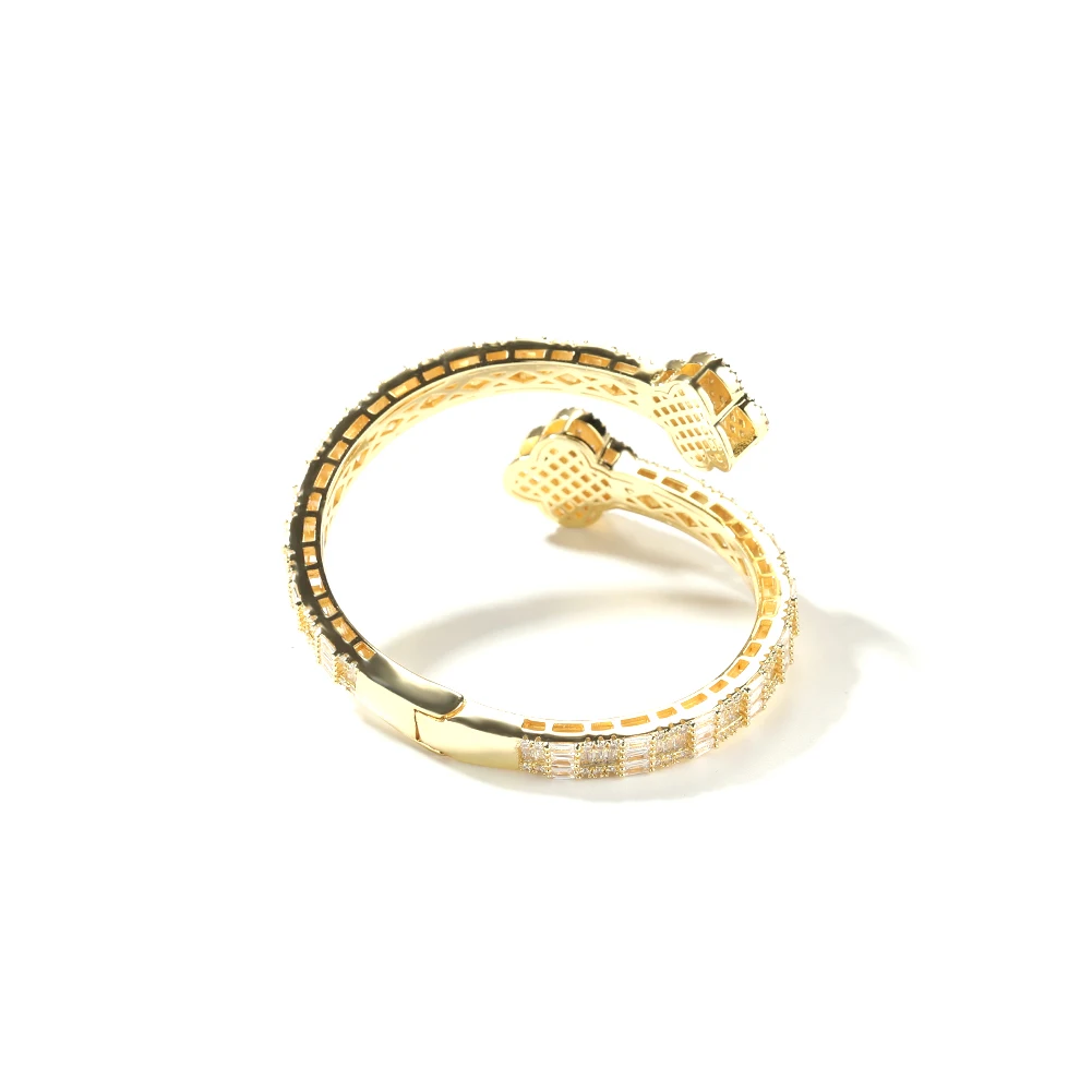 THE BLING KING Four Leaf Clover Cuff Bangle Micro Paved Cubic Zirconia Luxury Wrist Rapper Hiphop Jewelry Punk Bangle