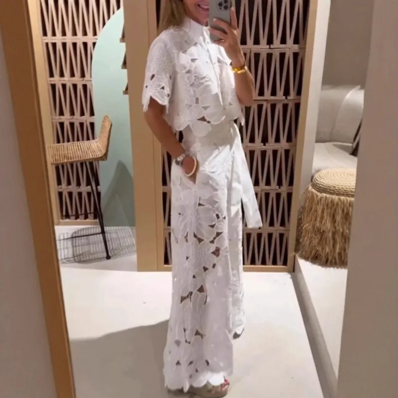 

Fashionable Women's Lace Hook-and-cut Two-piece Set Elegant Solid Color Lapel Half-sleeved Navel Top And Wide-leg Trousers Set