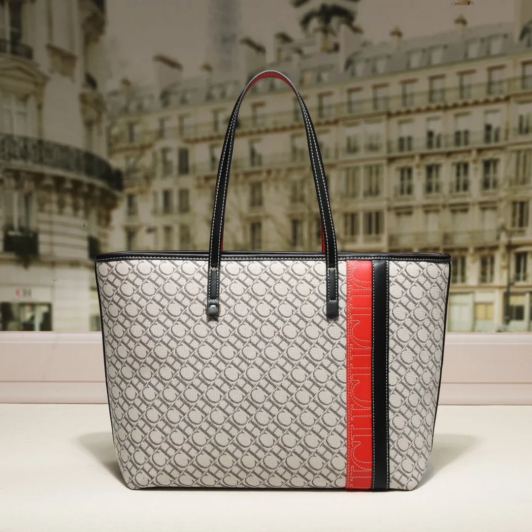 

Elegant Paris Fashion Show Inspired Messenger Bag For Women With Leather Classic And Large Capacity