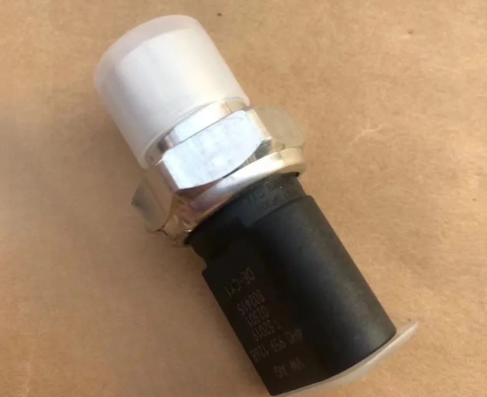 

Condenser AC Pressure Switch for Audi A6L A4L Q5 A8L D4