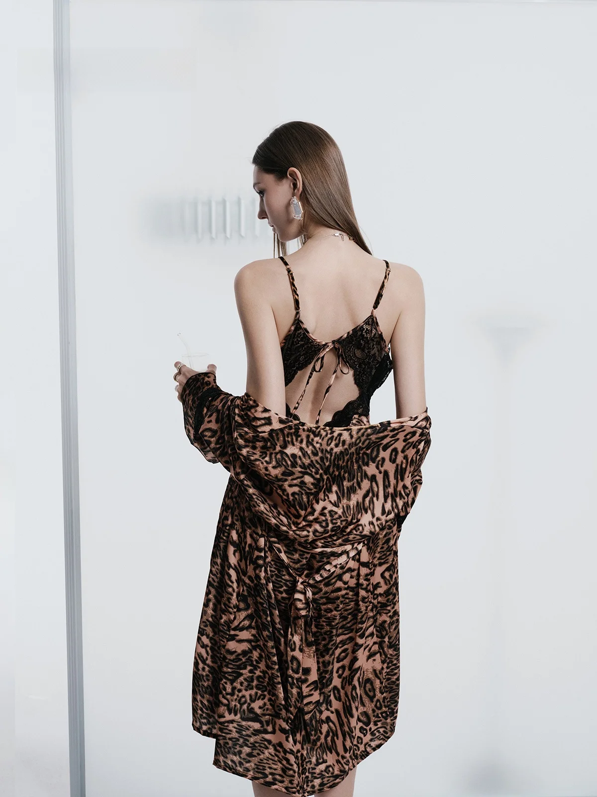 lier-ヒョウ柄アイスシルクスリープドレス-レディース-ホームウェア-胸パッド付き-ルーズフィット-春シーズン-ホームウェア-快適で通気性のあるポリエステル混紡