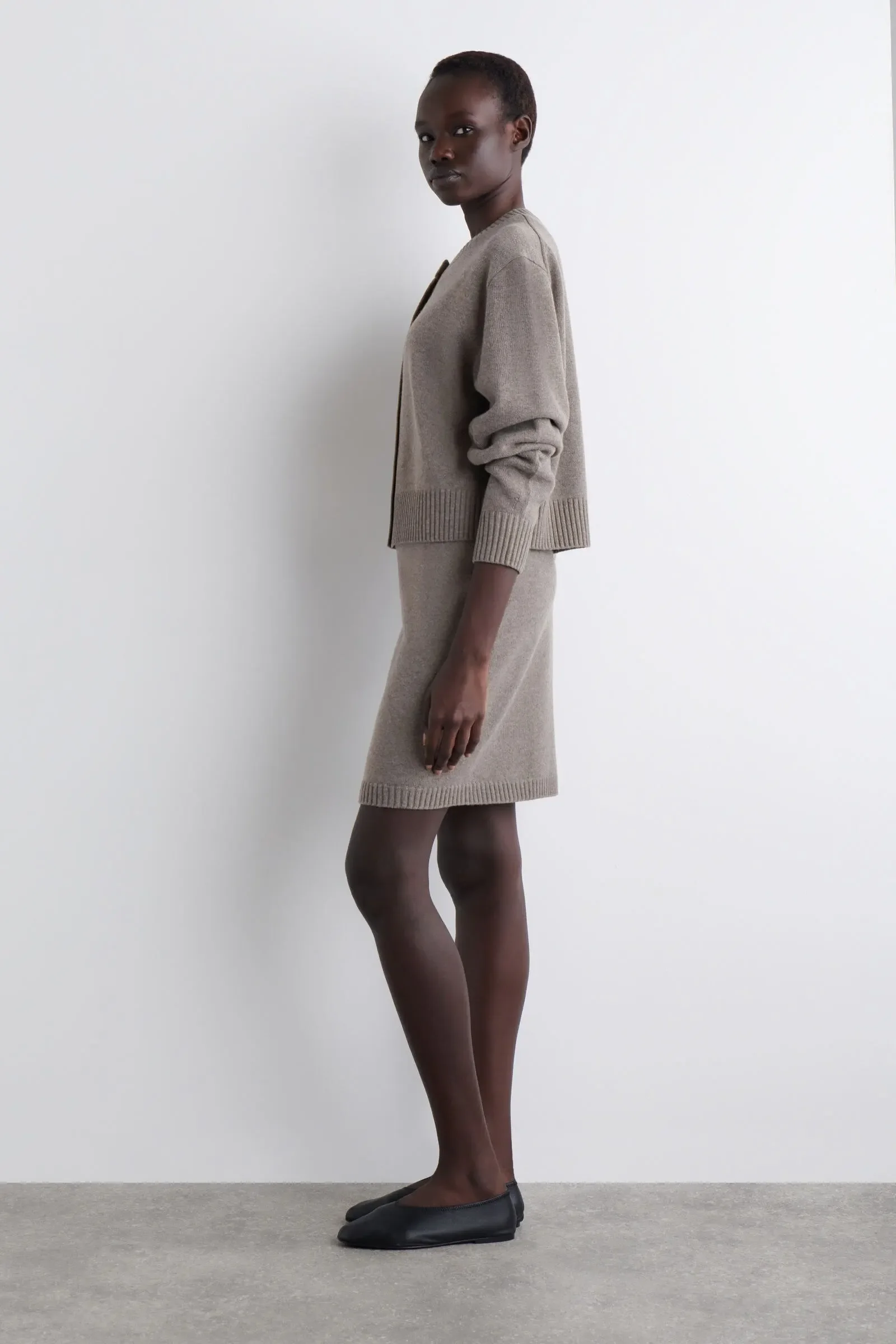 زي أثيري 2025 YAZHIMEI شتاء نمط جديد من الموضة النسائية غير الرسمية القياسية رقبة مستديرة رمادي المخلوطة سترة مشغولة من الصوف #5