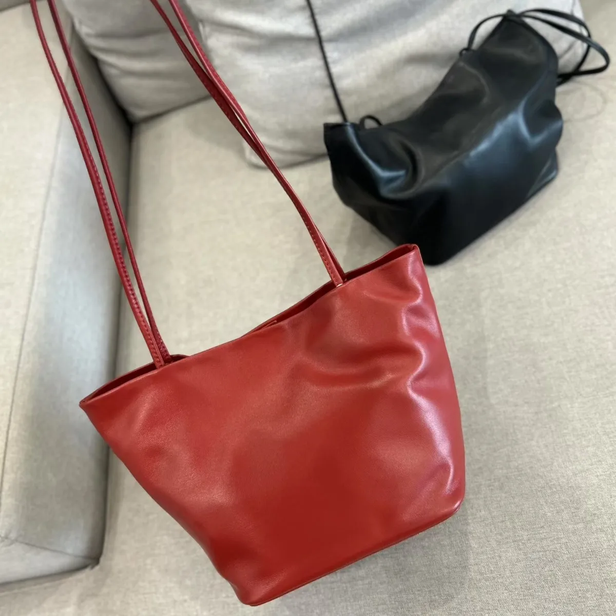 

FIRMRANCH Классическая черная, красная простая корзина для поездок на работу, универсальная женская сумка из мягкой овчины, ленивая женская сумка на плечо, веерообразное веер-ведро