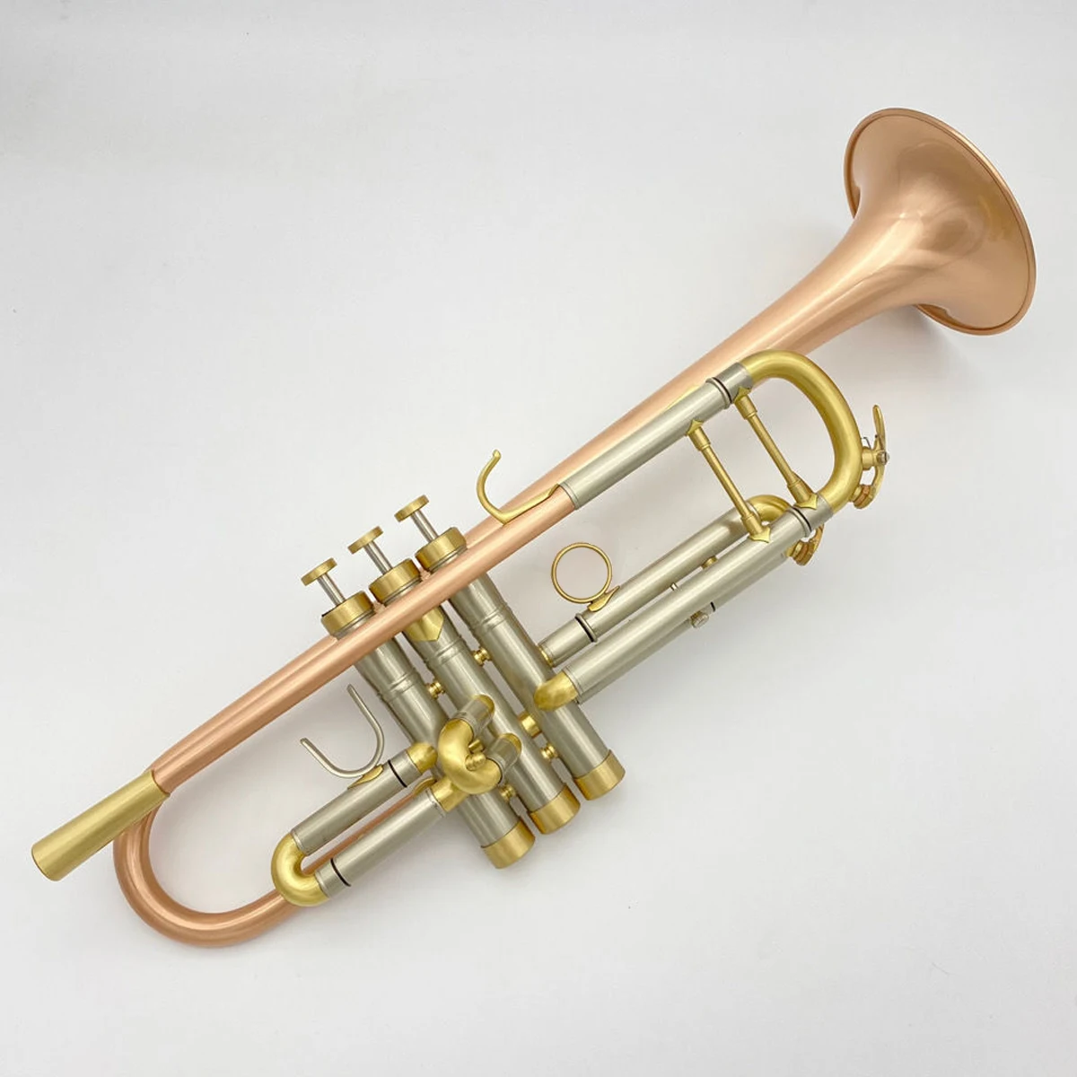 American brand model high-end trumpet musical instrument phosphor bronze brushed amplifies the sound quality and thick trumpet