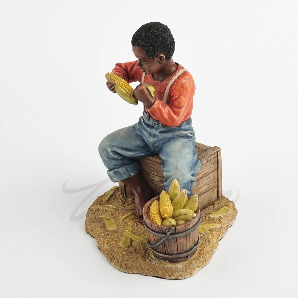 Vintage Farm Boy Husking Corn Resin Figurine Rural Country Boy Peeling Corn Statue Farm Life Character Sculpture Home Decoration