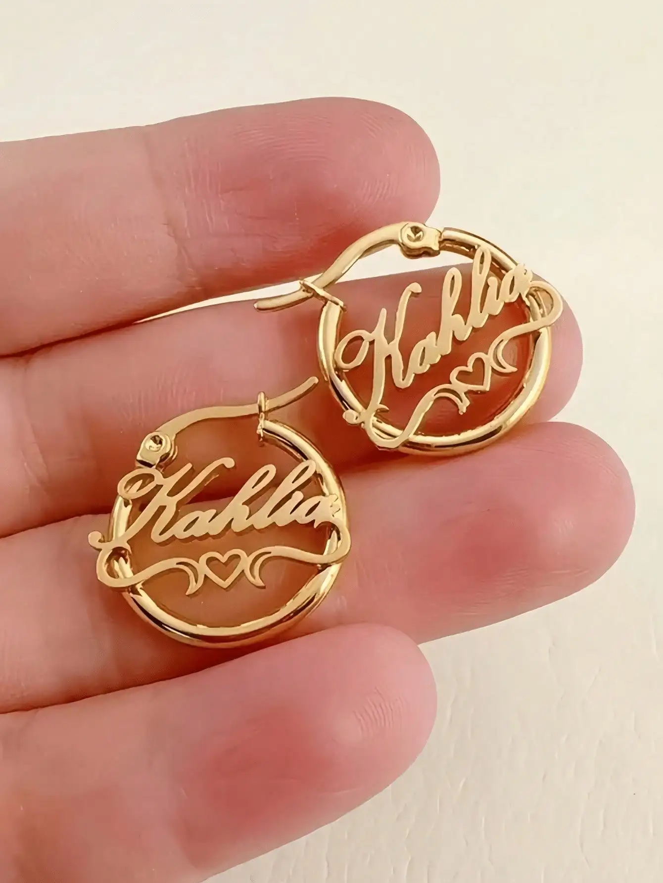 1 piece Lady custom heart-shaped name earrings, stainless steel fashion jewelry, simple and generous style, stylish, colorful