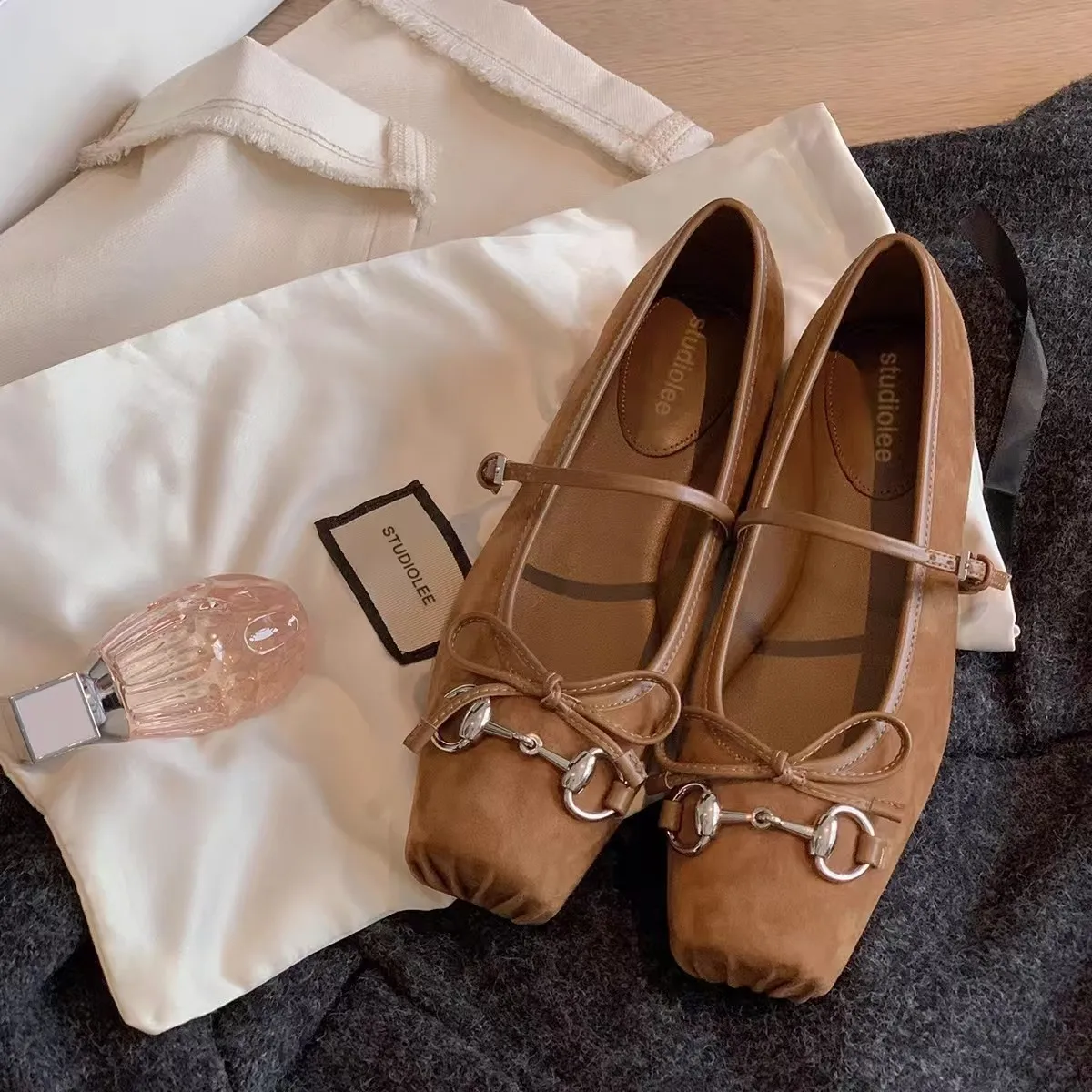 

Pu Leather Square Toe Belt Buuckle Women Flat Pumps Shoes With Metal Decoration And Butterfly Buckle Strap Design Ballet Shoes