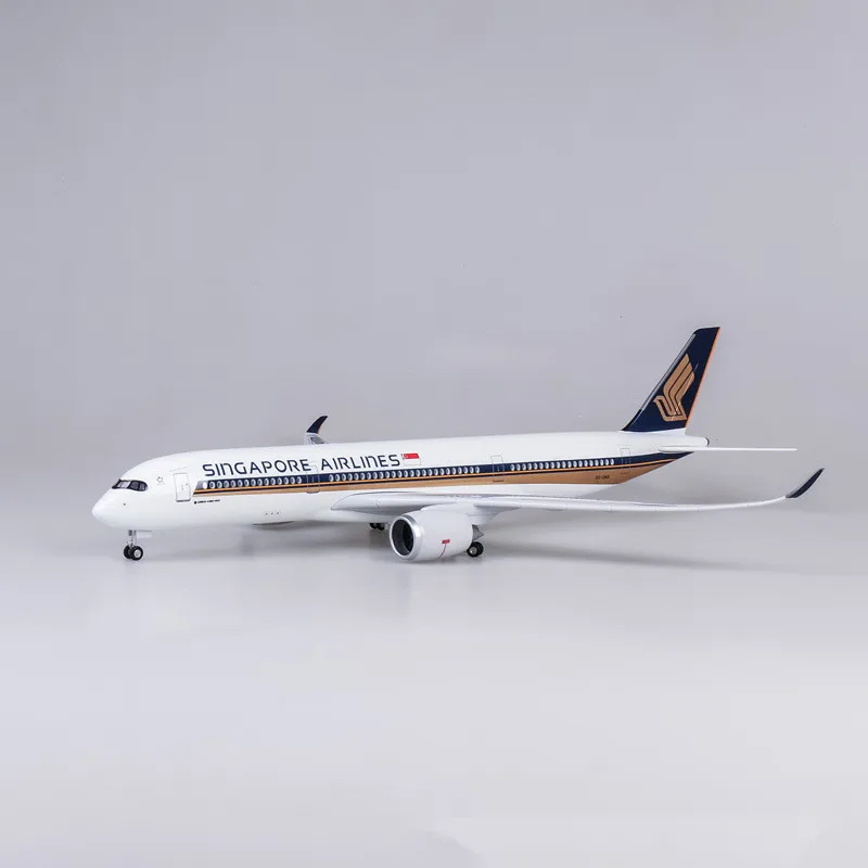 2025 New 1/142 Scale Airplane A350 Singapore Airline Model W Light Wheel Diecast Resin Plane Collection Decoration Display Gifts