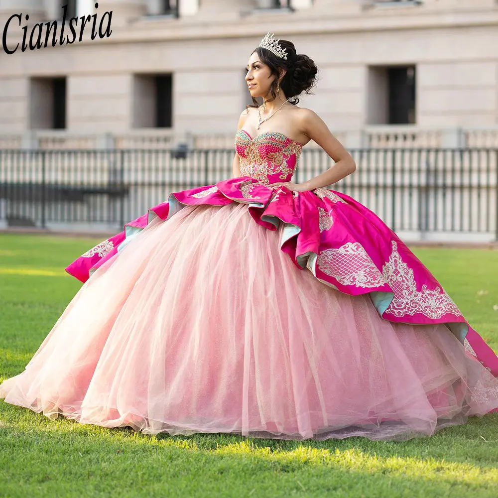 Vestido De baile De princesa rosa con cuentas De cristal, quinceañera, apliques dorados, corsé con volantes De encaje, 15 Años