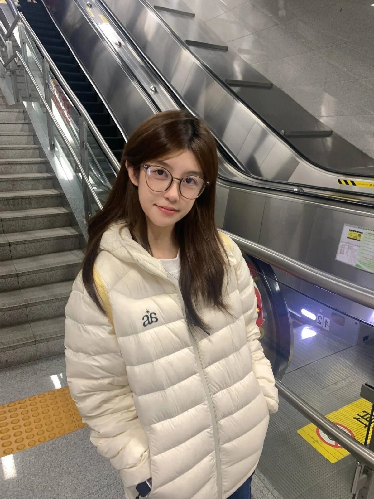 

Уникальная супермодная женская хлопковая куртка с капюшоном, повседневная свободная теплая зимняя куртка в корейском стиле, с длинными рукавами, на молнии, цветная