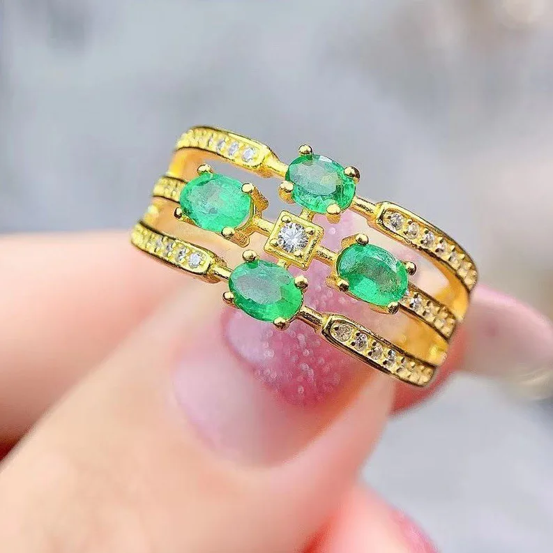 

Роскошное кольцо с натуральным изумрудом и чистого серебра S925 для женщин. Модный и идеальный дизайн подарка.