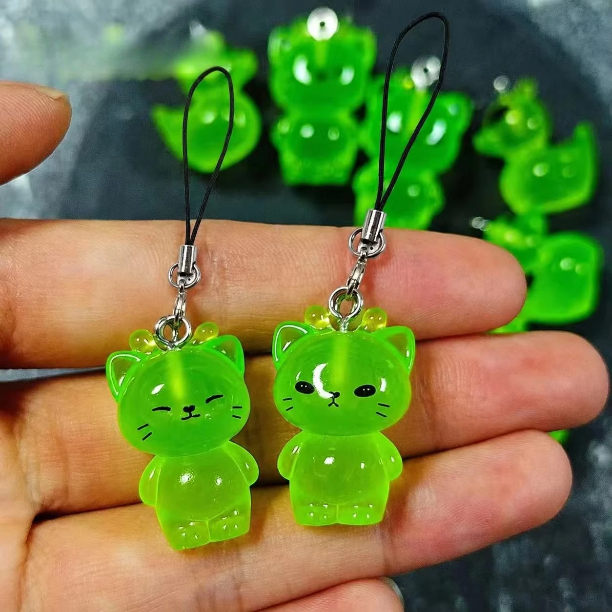 Creative Mini Alien Cat Keychain Cute Small Green Alien Cat for Phone Strap Backpack Hanging Charms Key Chains Women Men Gifts