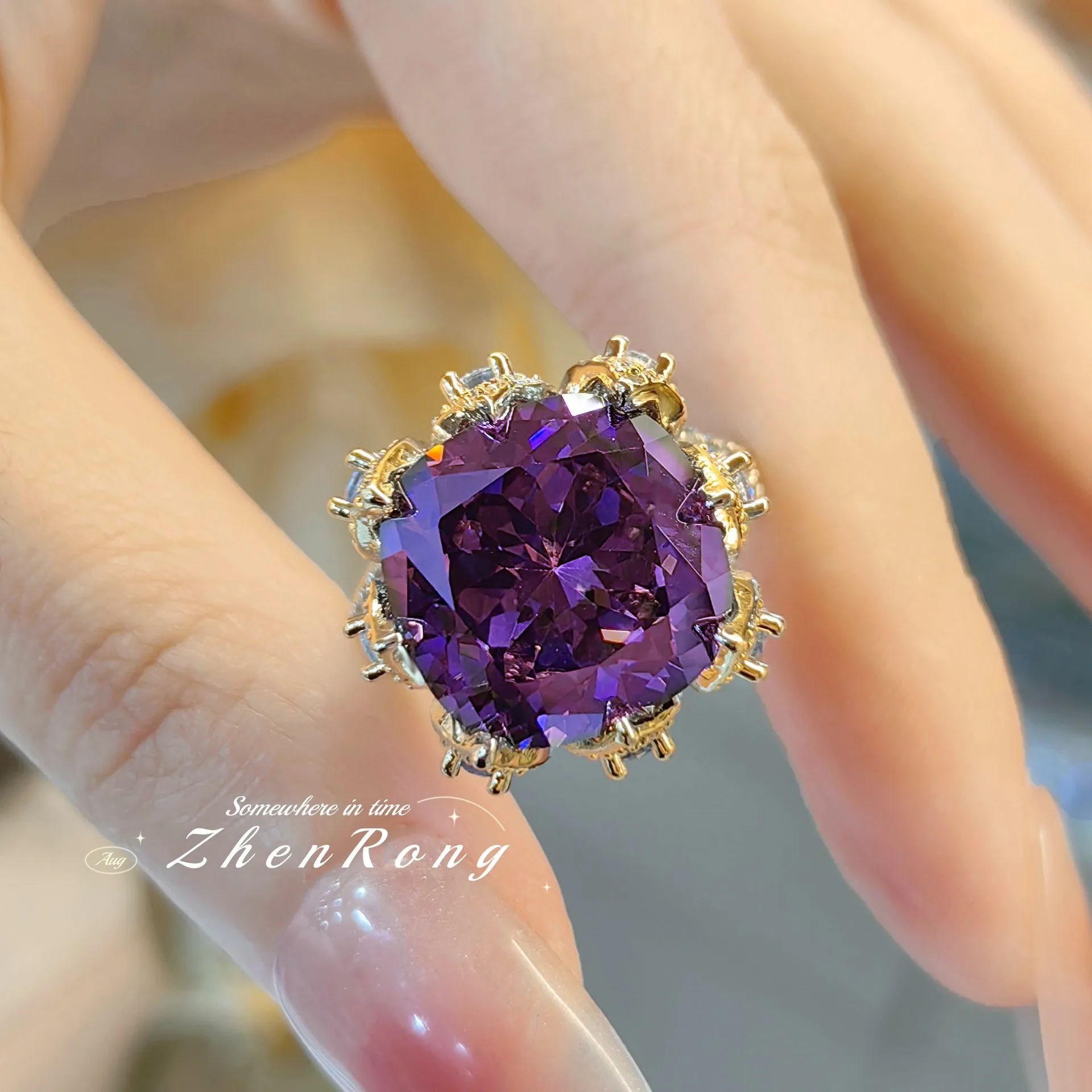 Luxury Women's Finger Rings Graceful Female Party Accessories Full Bling Iced Out Unique Purple Color Cubic Zirconia Ring