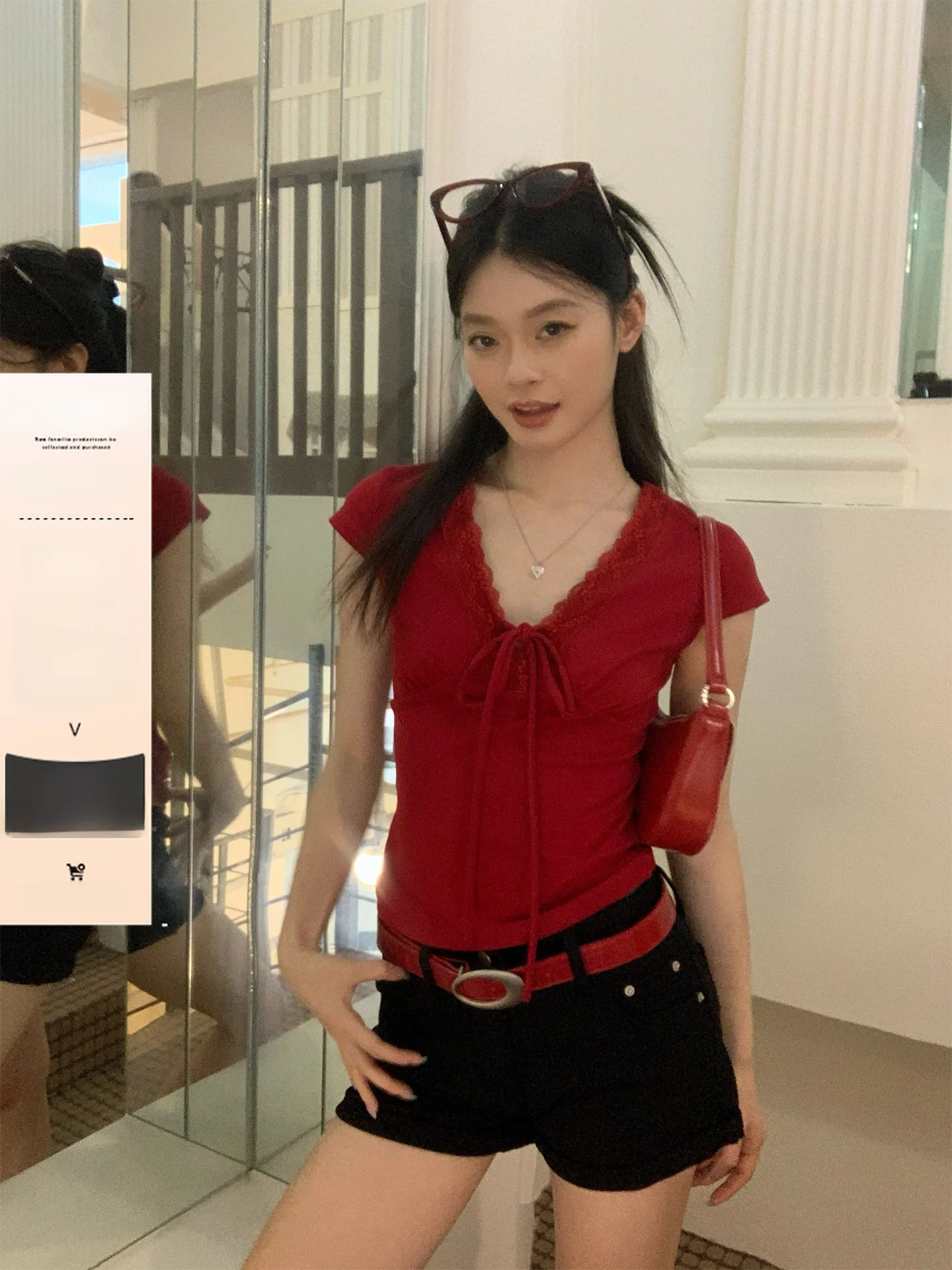 

Song Zhengen Red Lace Trim V-neck Short Sleeve Slim Fit T-shirt Women's Summer New Korean Style Beautiful Small Top