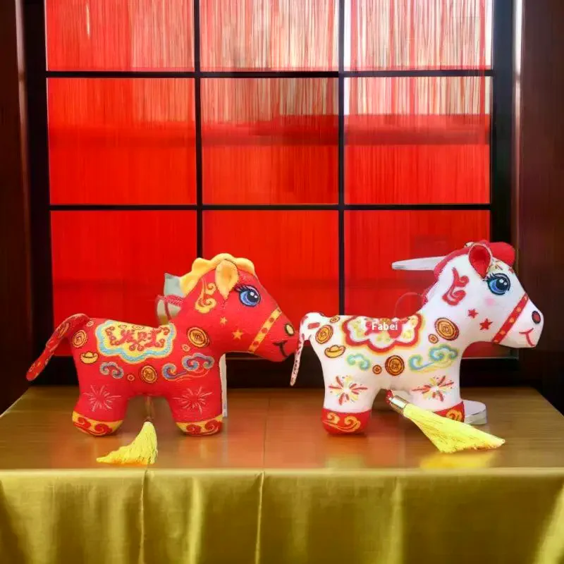 Leuke levensechte dierenjaar paard mascotte gevulde pop hanger rugzak hangend ornament