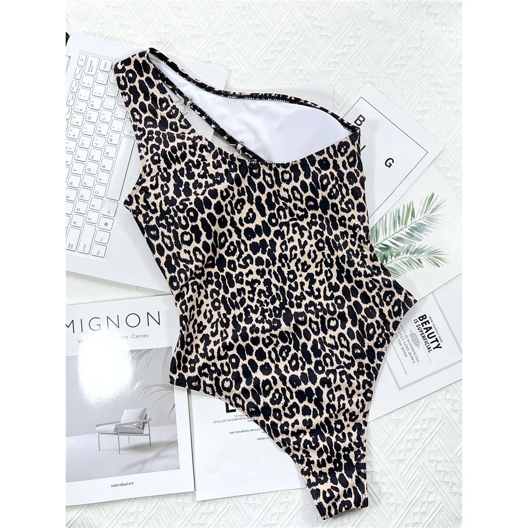 Leopardmuster, asymmetrischer Schnitt, One-Shoulder-Design, einteiliger Badeanzug, Damen-Badebekleidung, Monokini, Badeanzug, Badebekleidung für Damen, V3755. – Detail 11
