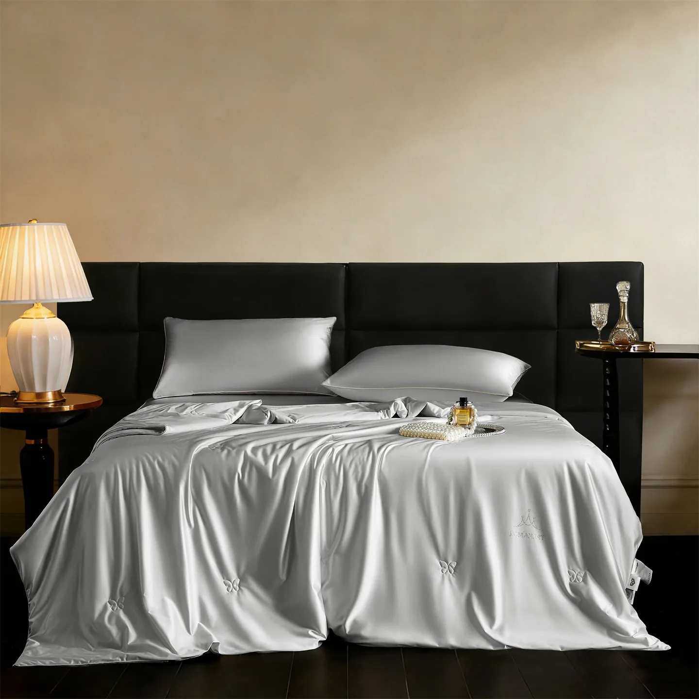 Grade A Mulberry Silk Blanket, 100% Pure Silk Filling and Shell Throw Blankets, Lightweight Soft Silk Comforter/Duvet/Quilt