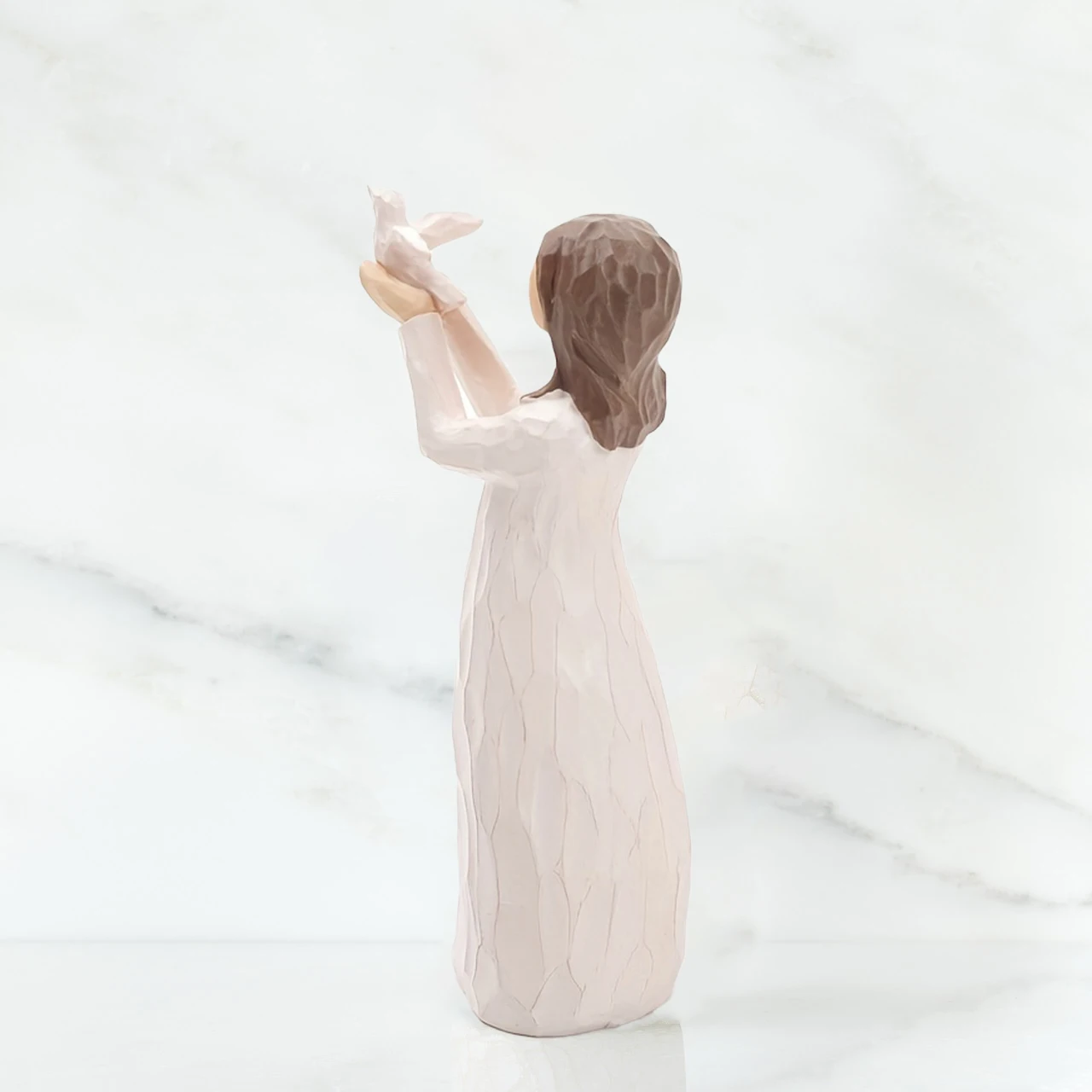 Holding dove angel Home sculpture art Living Room Bedroom table decoration Resin crafts Room decoration supplies