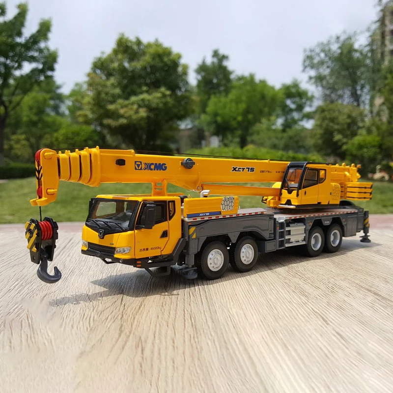 Diecast Alloy 1:50 Scale XCMG XCT75 Crane 75 Ton 70K Engineering Vehicle Cars Model Adult Toys Classics Souvenir Gifts Display