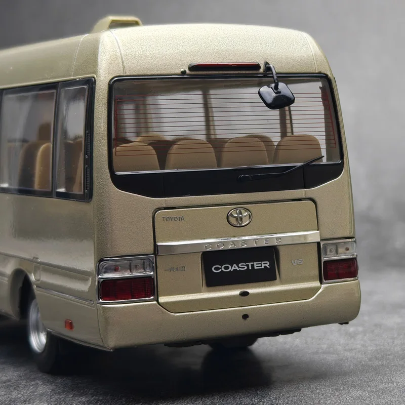 1:24 Original de fábrica Toyota posavasos pan Minibús simulación aleación troquelado modelo de coche juguetes personalizados para niños regalos de navidad