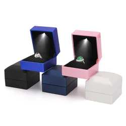 Anillo de compromiso con iluminación LED, caja de regalo para bodas, exhibición de joyería, precio al por mayor