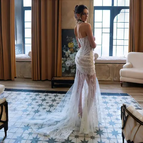 Strapless Wedding Dress Sheer Lace Applique Tulle Asymmetrical Skirt Sweep Train Bridal Gown Bohemian Romantic Wedding Dress