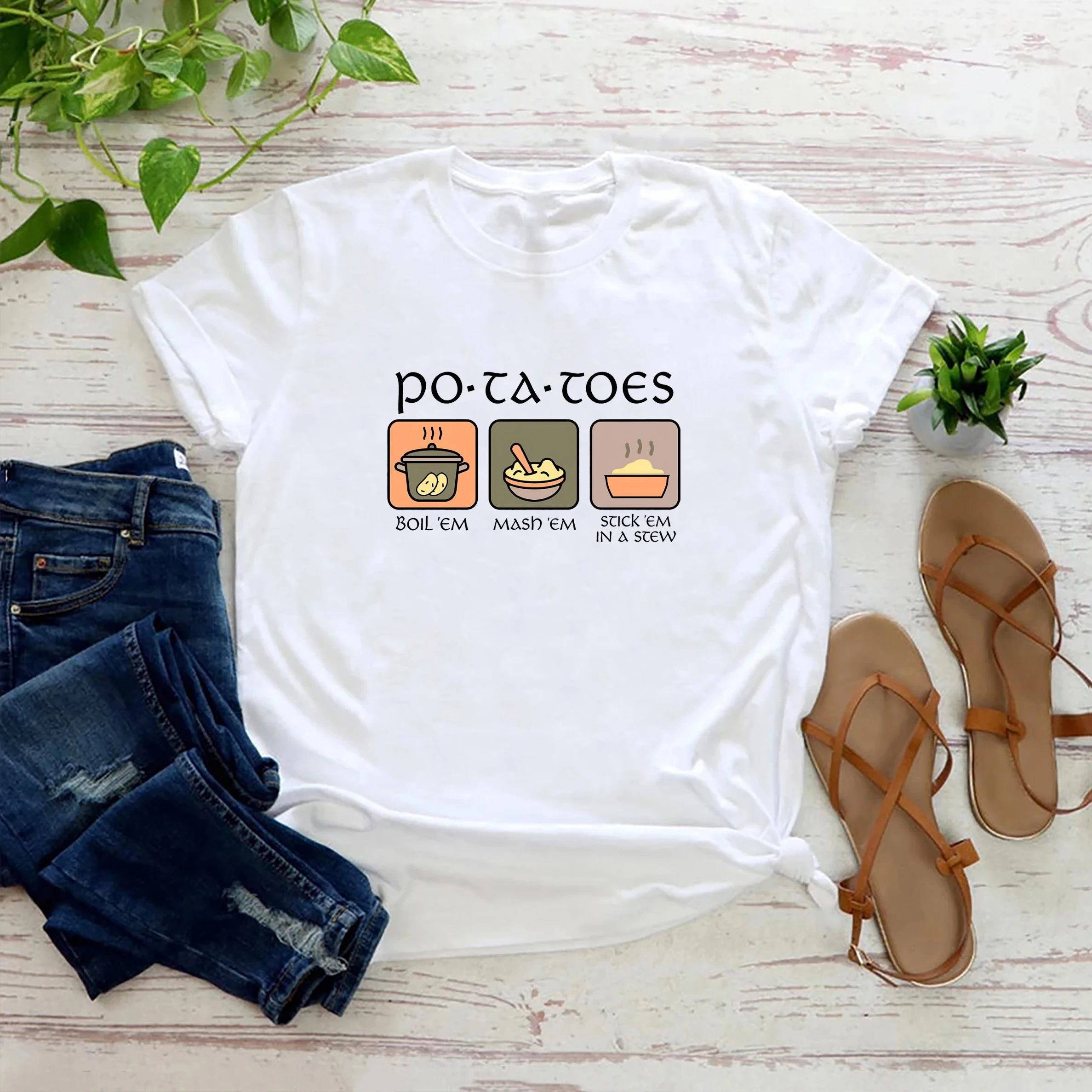 Patatas Boil Em Mash Em Stick Em en un estofado El Señor de los Anillos Máquina cortadora de camisetas Lotr Taters Camisa Hobbit Camisa Bookish merch