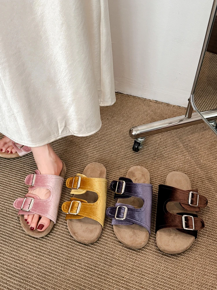 

Women's Velvet Thick Bottom Slippers Summer Outdoor Wear 2026 Fashion Double Buckle Anti-Slip Beach Sandals