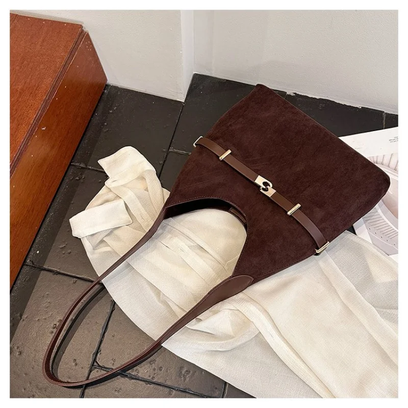 حقيبة حمل للسيدات من الطبقة العلوية مصنوعة من جلد الماعز تتميز بمظهر ناعم وخفيف الوزن للركاب في بلجيكا الراقية