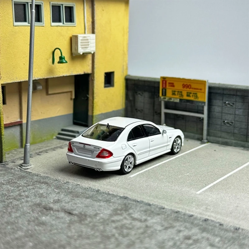 1:64 Scale E63 W211 W140 Classic Four-eye Limited Edition Simulation Alloy Car Model Adult Collection Display Ornaments