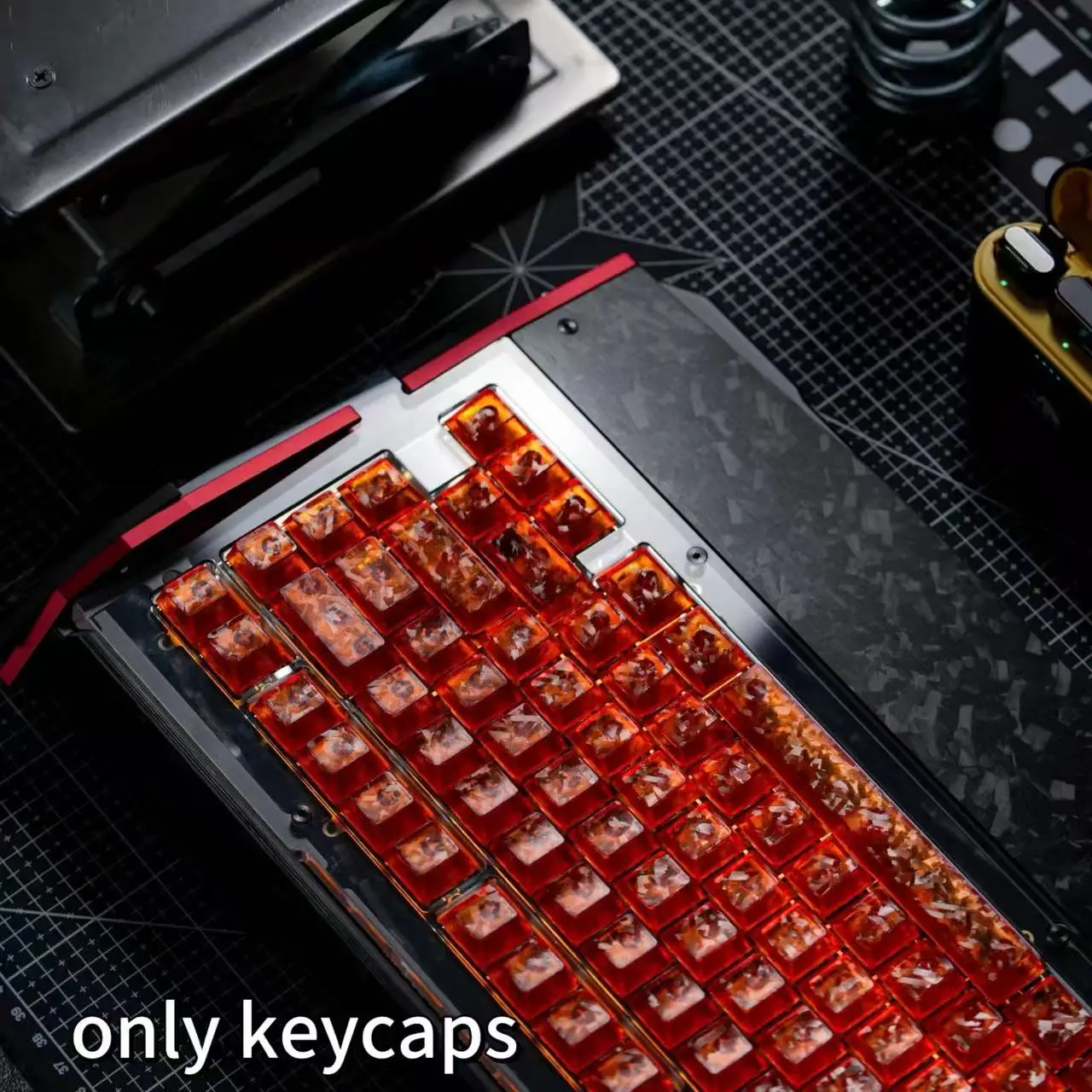 

Оранжевые текстурированные кейкапы из карбона, полупрозрачные, с оригинальной заводской высотой, магнитные переключатели, механические магнитные.