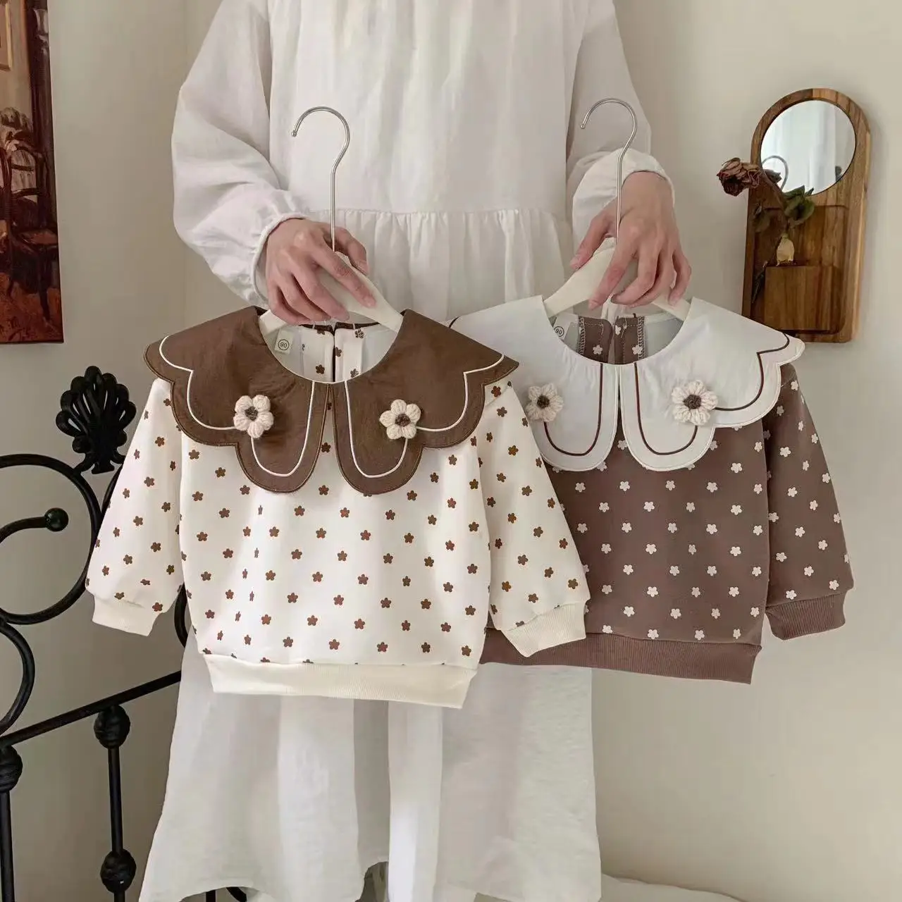 

Autumn girl tops 0-4 years 2024 autumn new foreign style round neck sweatshirt