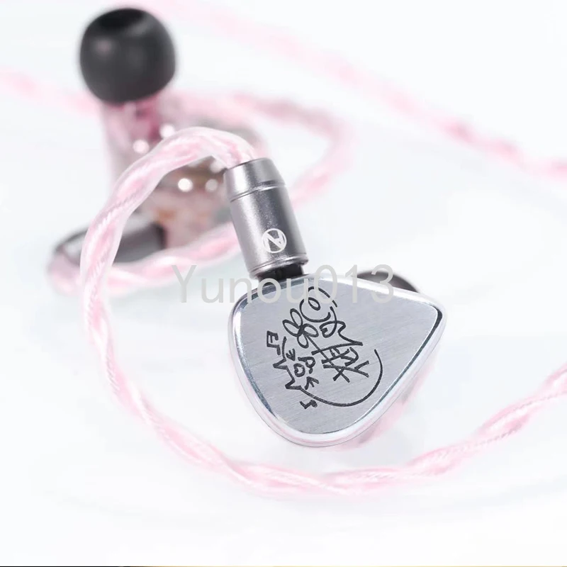 

Nostalgia HANA-TAN in ear earphones co branded with ACG anime earphones