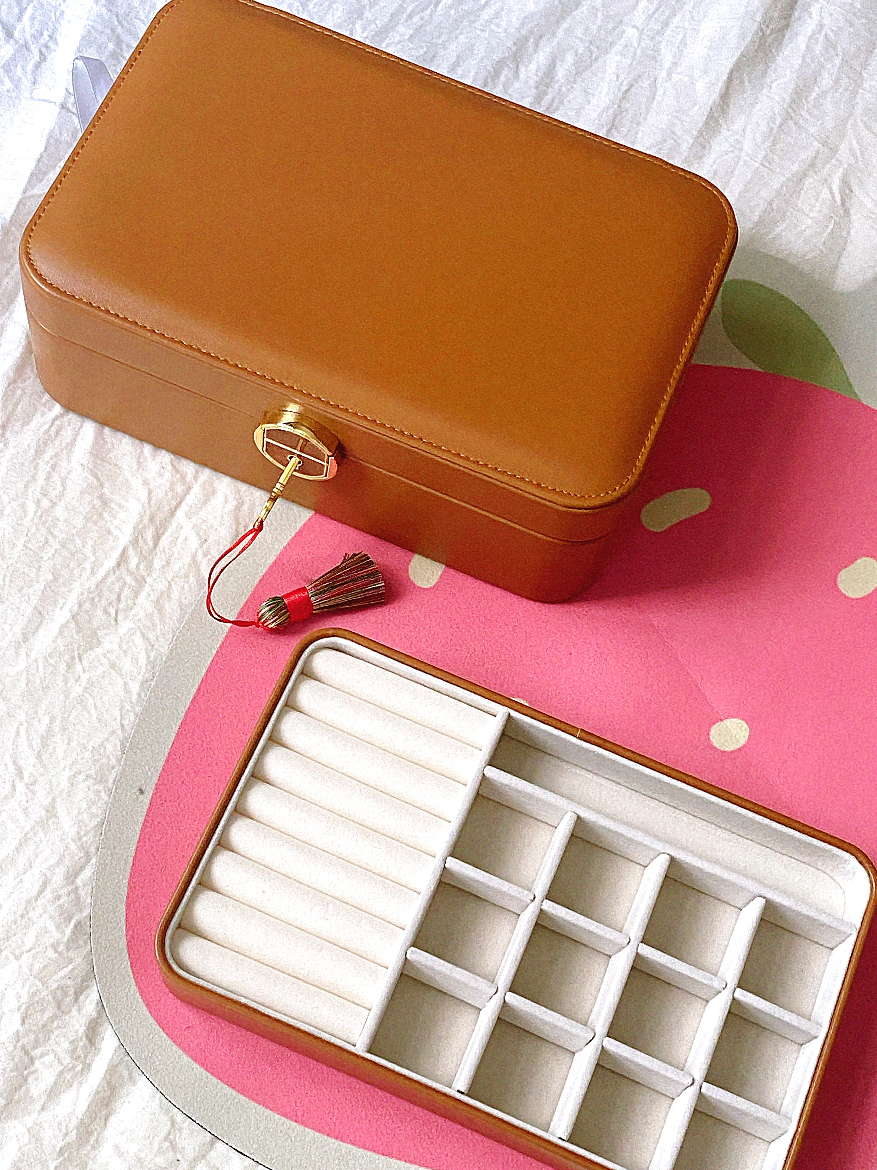 Simple Fashion portable jewelry box jewelry storage rack display travel jewelry box button leather storage zipper jewelry box