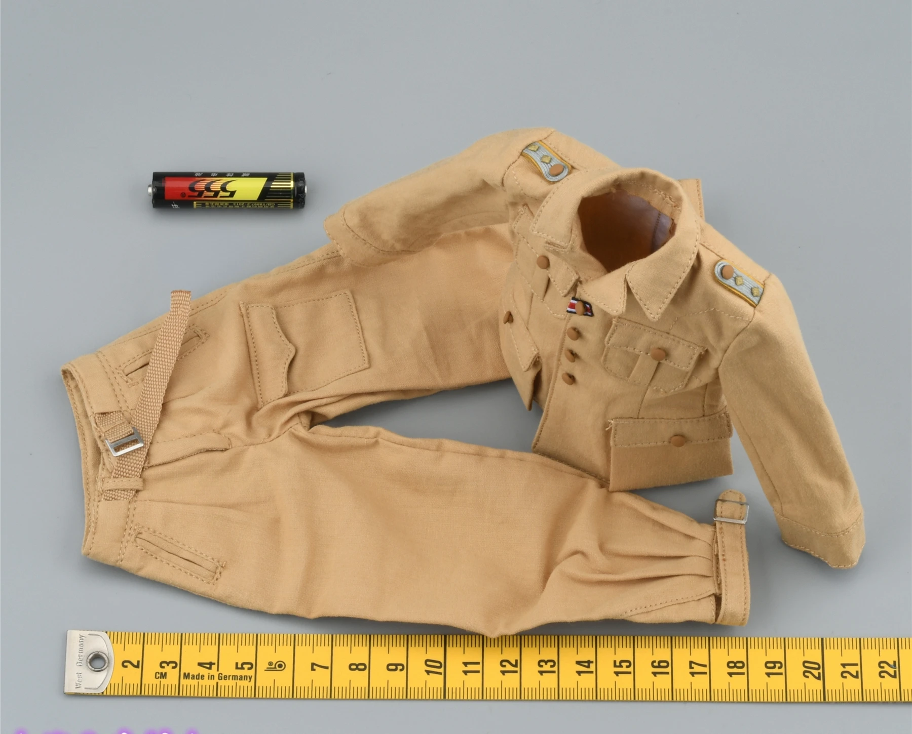 D80172 1/6 Scale Soldier Desert Uniform Model  for 12'' Figure（With Badges）