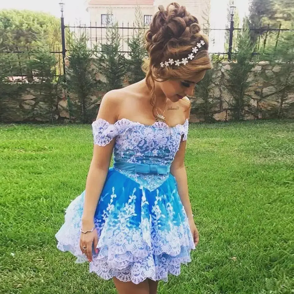 

Short Blue Lace Homecoming Dress Sexy Off the Shoulder Belt Sash A Line Mini Cocktail Gowns Backless Graduation Prom Dresses