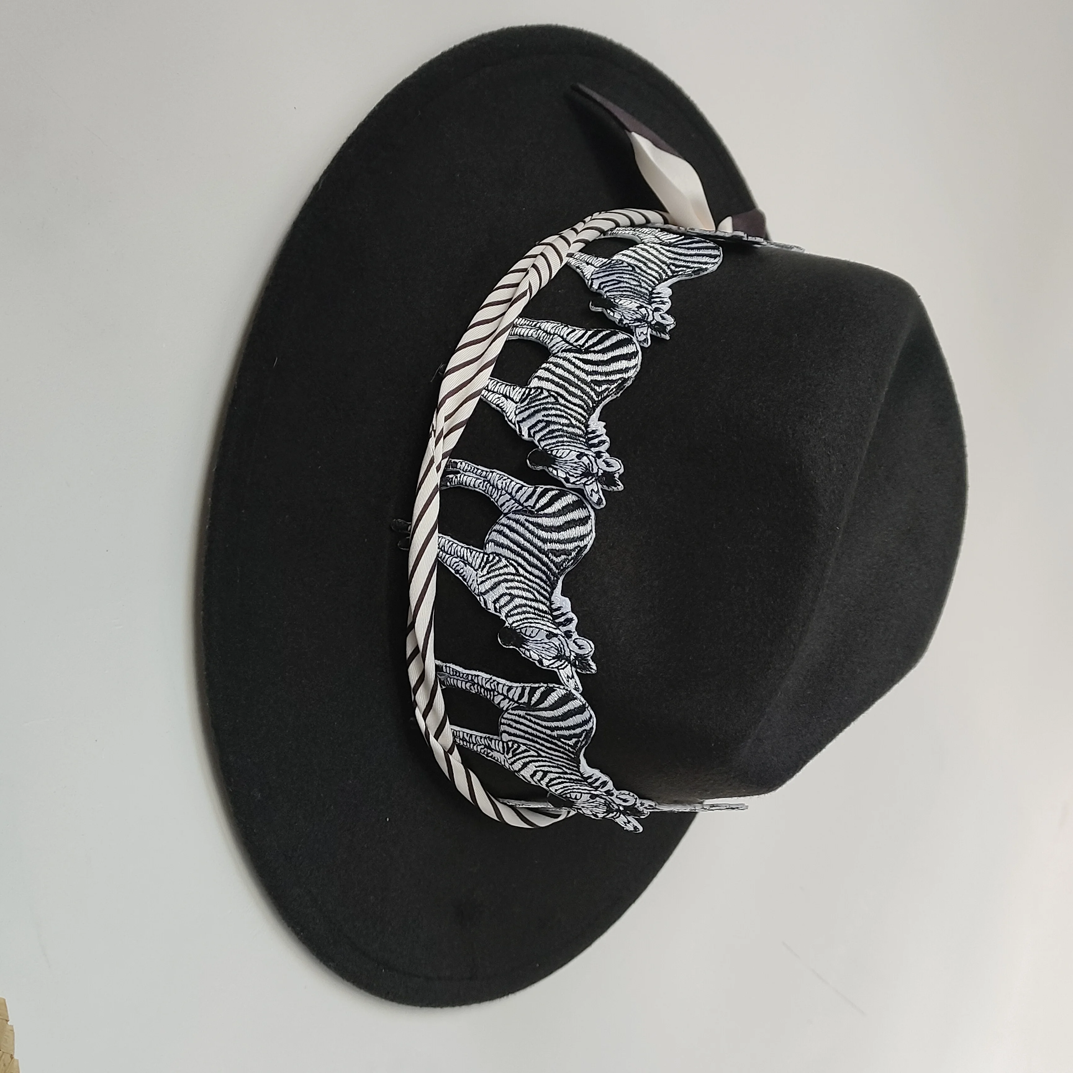 Zebra Patch Fedora Hat for Men Women Fashion Design Panama Jazz Cap European and American style Autumn Winter Party Hat New 2024