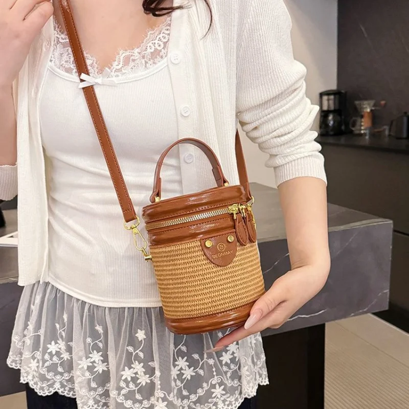 

High-End Women's Hand Bags Made Of Solid Leather Boasting Paris Inspired And High-End Daily Look​