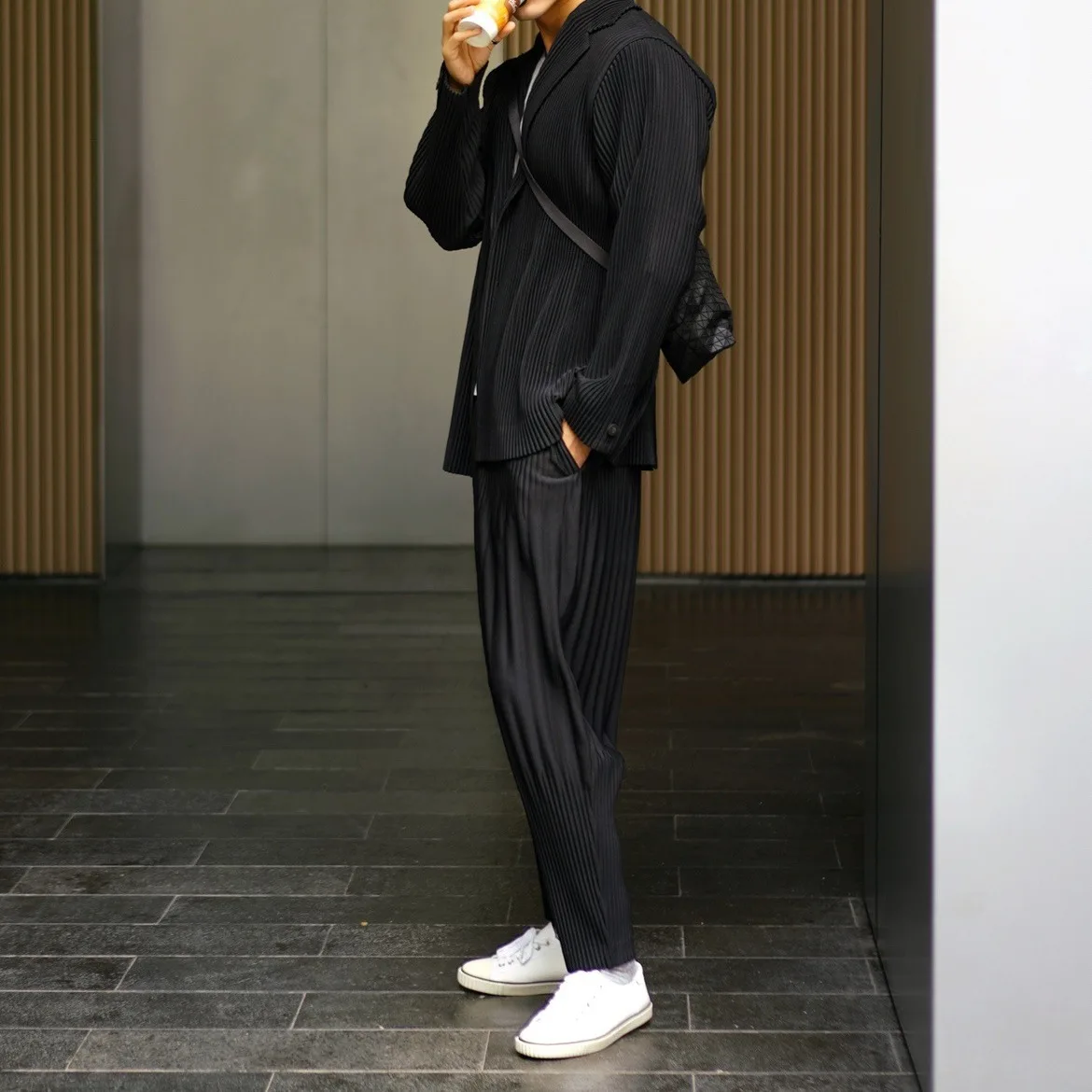 Miyake Pleated Lantern Trousers Men's 2025 Summer Fold Harlequin Trousers Loose Casual Versatile Pleat Nine-minute Trousers Tide