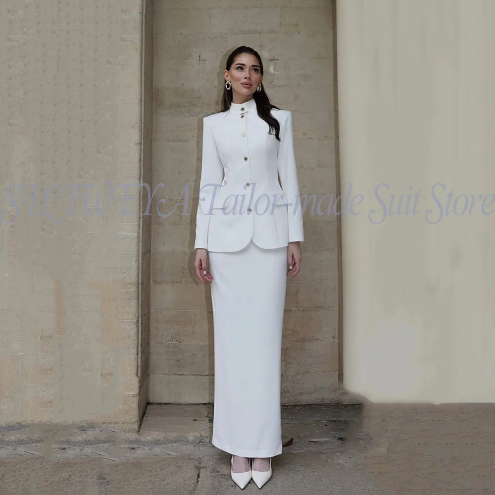 

Элегантный женский белый костюм-двойка класса люкс: пиджак и юбка. Шикарные деловые комплекты для офиса. Стильные повседневные наряды для женщин.