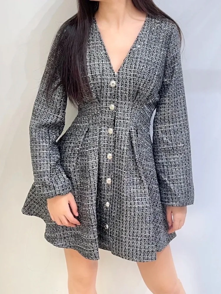 

Женское пышное короткое платье M Home 2023 осень-зима с металлическим декором, на одной пуговице, с присборенной талией и рукавами-фонариками