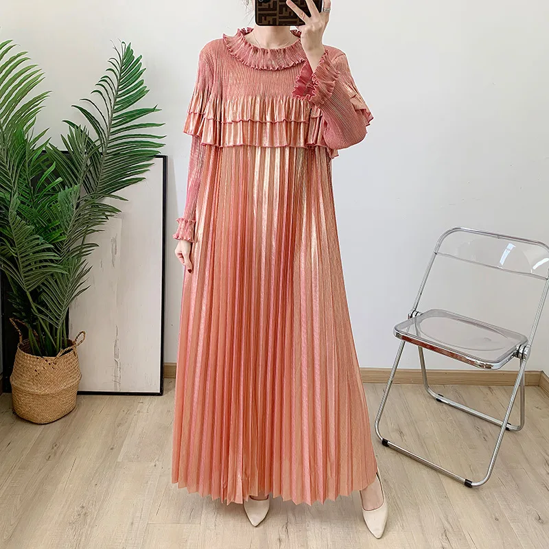 2025 Spring New Pleated Lace Dress Middle East Long Gold Silk Fabric Dress Foreign Style Women\'s Loose Clothing