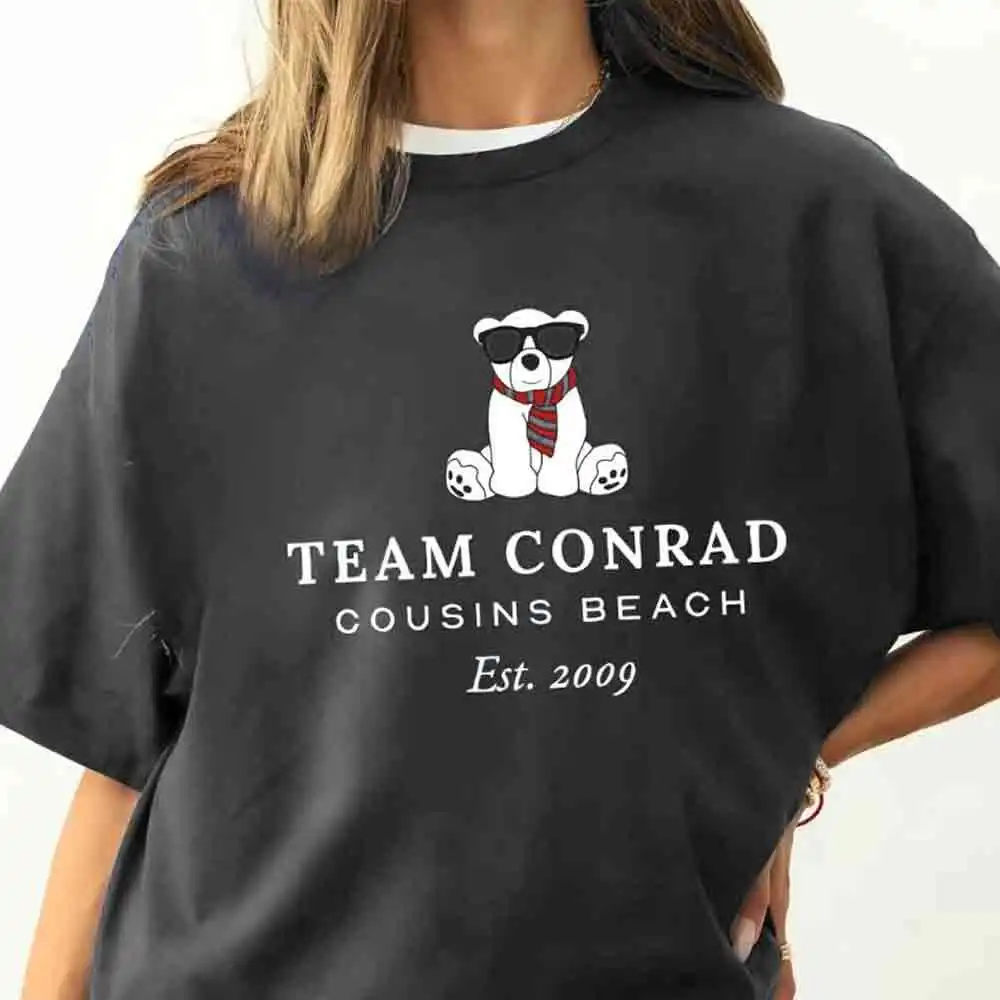 مؤسسة الشاطئ Team Conrad Junior Mint Bear Cousins. 2009 جرافيك تي شيرت الصيف تحولت جميلة 3 فيلم امرأة رجل القطن قميص