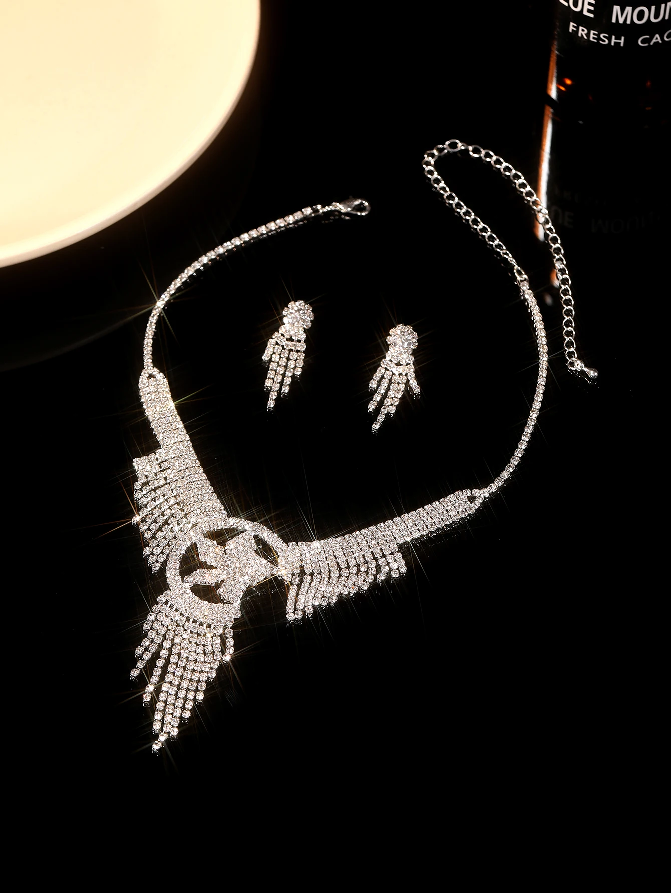 High-class sense of hollowing diamond star necklace earrings two-piece design sense of personality exaggerated jewelry set