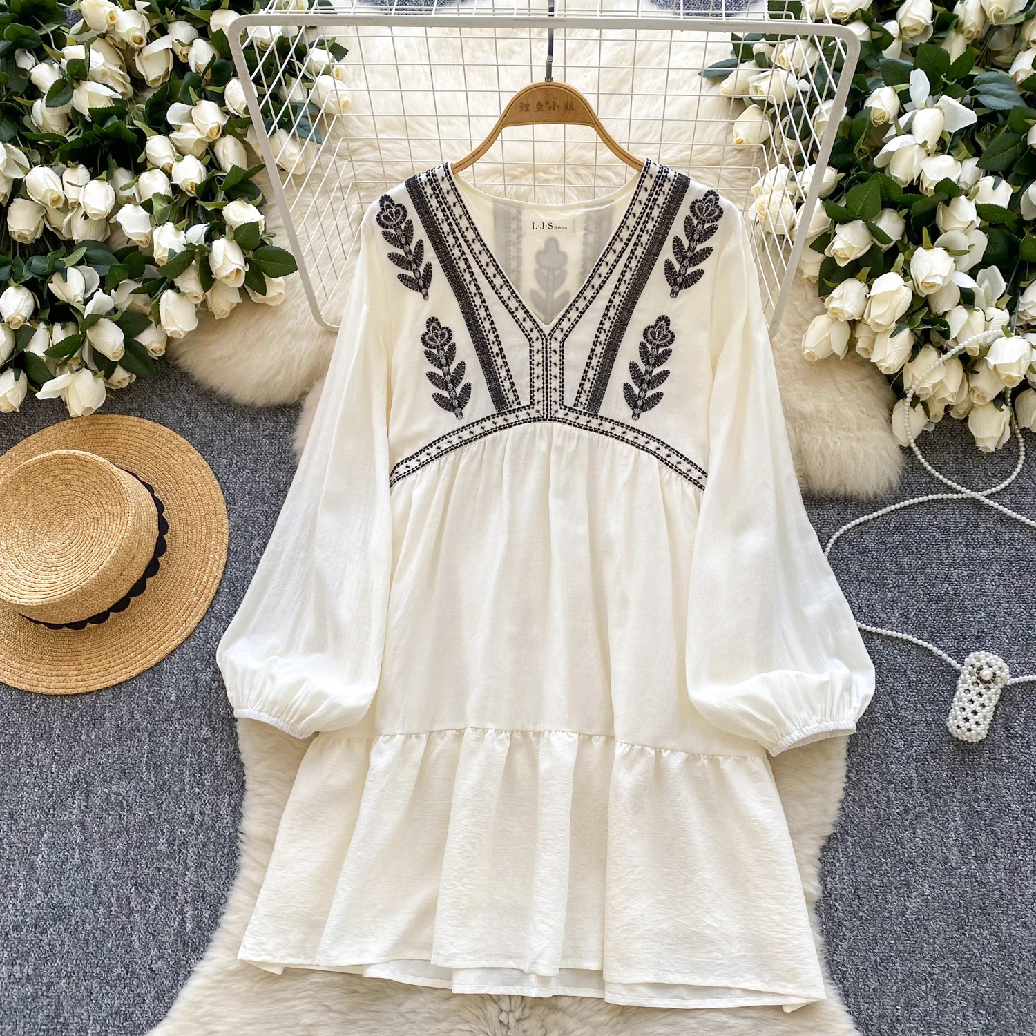 Vintage Embroidered V-neck Dress Bohemia Casual Beach Sundress Women Fashion Vacation Sexy Elegant Vestidos