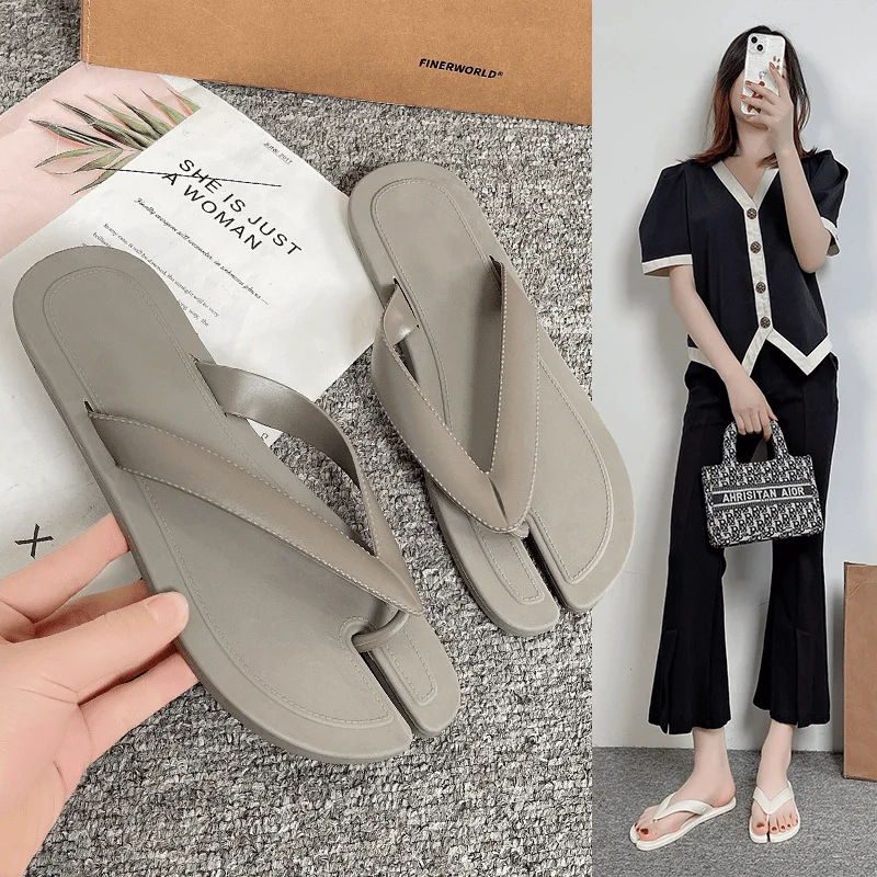 شباشب نسائية أنيقة بقاعدة مسطحة للارتداء الخارجي والشاطئ، تصميم جديد لعام 2025 على الطراز الروماني، كعب مسطح عادي مع نعل خارج...