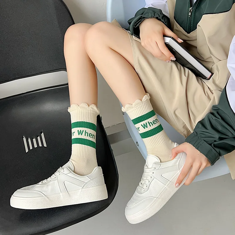 Autumn and Winter New White Socks Women\'s Mid-tube Socks Spring and Summer Stripes Wear with Sports Fitness Stockings